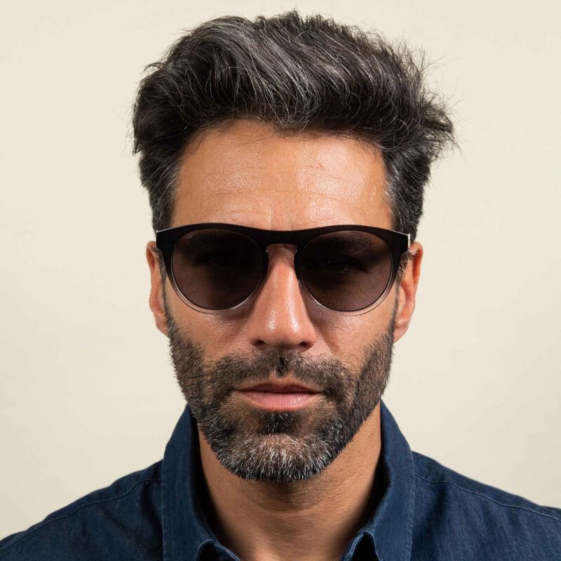 KINGMAN, Shiny Black to Clear-Saturn Polarized Smoke Cat 2 to 3 B4, hi-res image number null